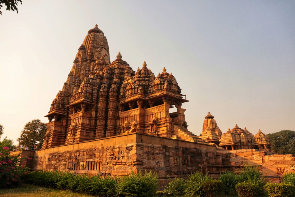 Het beeldhouwwerk van Khajuraho (O, -, -)